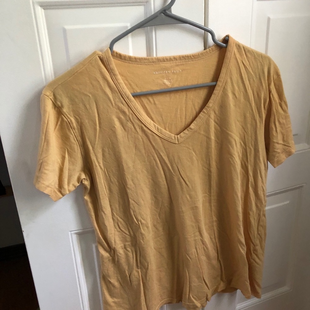 american eagle yellow tee